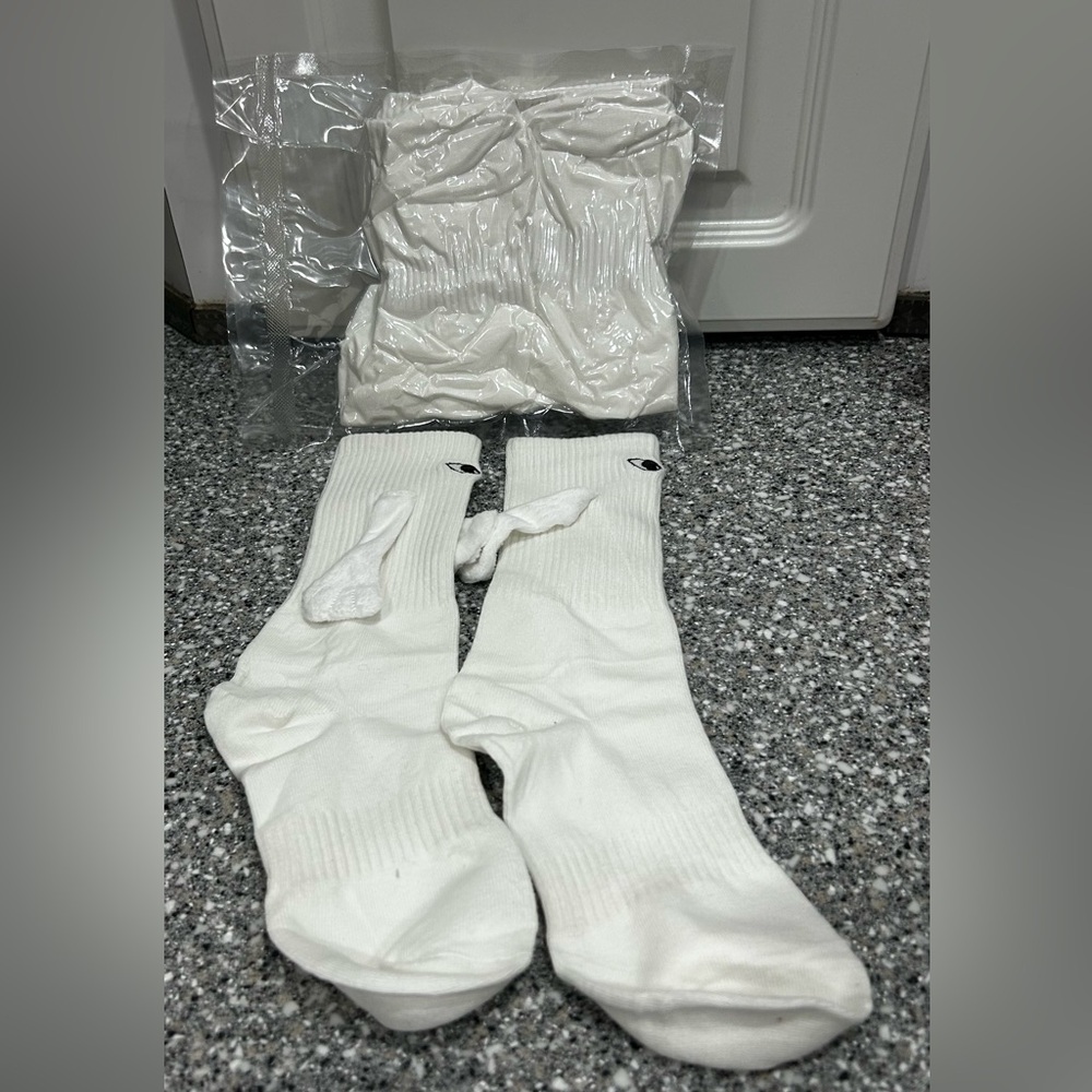 Viral TikTok Magnetic Holding Hands Socks Bundle White
